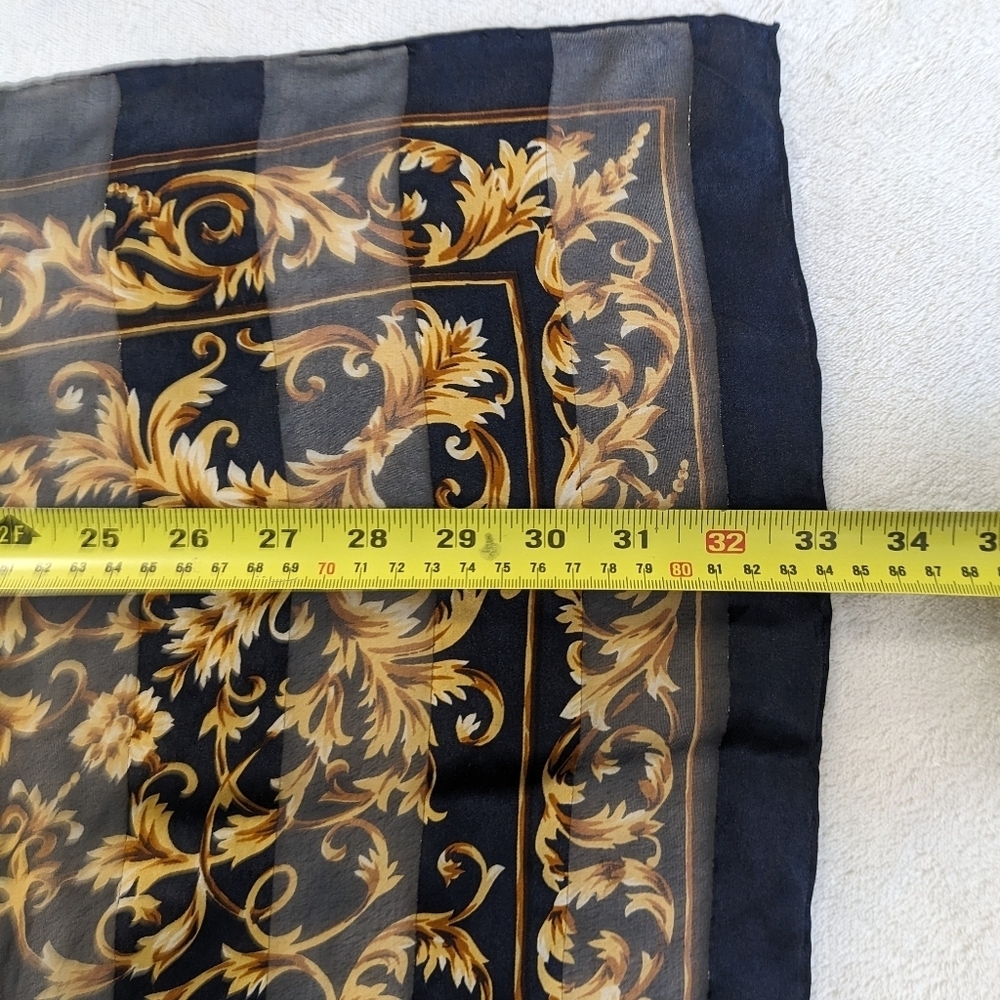 Elegant Black and Gold Baroque Scarf - Picture 4 of 5